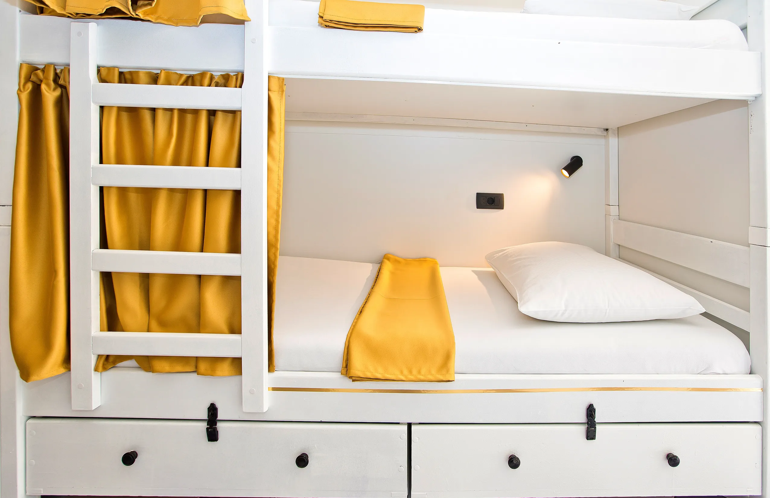 6 bed mixed dorm